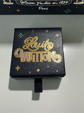 Louis Vuitton silver men’s chain bracelet with gray LV leather monogram clasp
